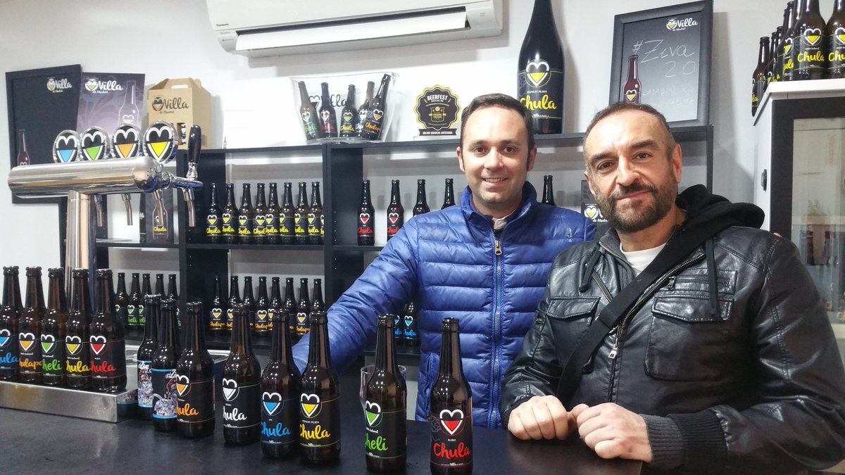 cervezaschula's tweet photo. Hoy hemos recibido la visita de #luisvida y hemos catado con el nuestras nuevas recetas. Gracias Luis. #craftbeer #cervezaartesana #cerveza https://t.co/ZZj8r4aGtP