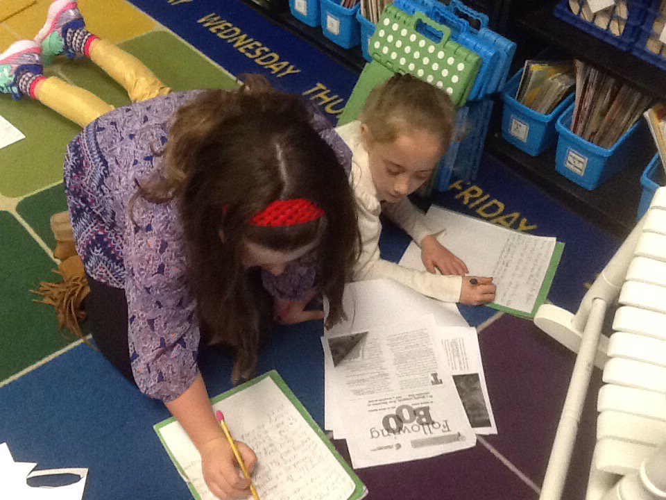 jaoakley73's tweet image. Preparing to use Green Screen to show off our reading skills @aolets_go @kboyd @tavia_clark  #techbadge