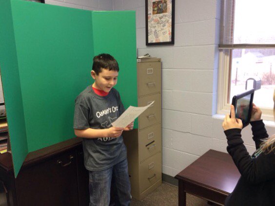 jaoakley73's tweet image. Preparing to use Green Screen to show off our reading skills @aolets_go @kboyd @tavia_clark  #techbadge