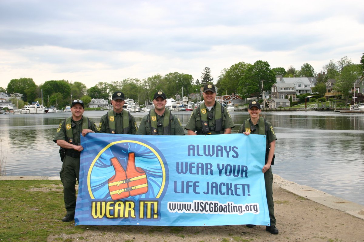 RhodeIslandDEM's tweet image. Visit our Environmental Officers @pvdboatshow. Drop off boat reg renewals &amp;amp; Sat. take free Boater Safety Exam. Tix @ bit.ly/pvdbs
