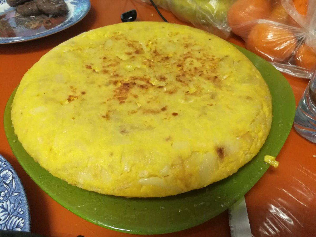BFBaos's tweet photo. @TammyLaLaLand típica tortilla española #Food #Spain @Taberna4Patas @tabernasmadrid #VisitCalifornia https://t.co/1DkR2G9OwF