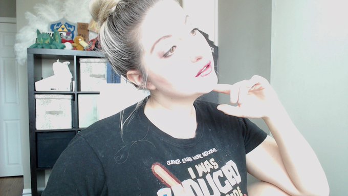 Logging onto MFC for a random Friday daytime show! Winging it! :D https://t.co/mp8SXn1mor https://t.