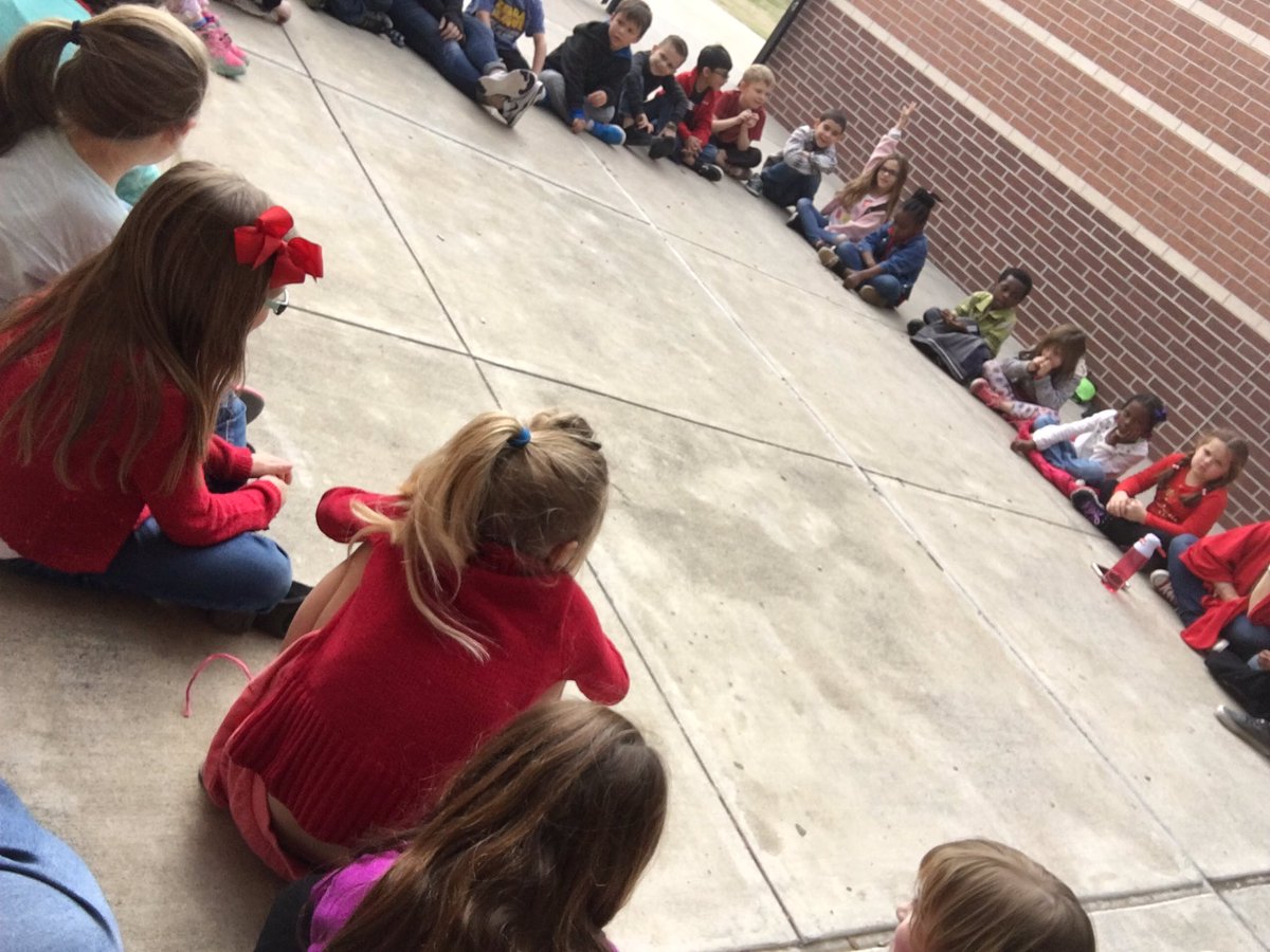 kemperson1's tweet photo. We started our dazzles by saying "It made my heart happy when..." in support of Go Red Day! #dazzleday @ZwinkKISD #BetterNeverStops https://t.co/s5hjPYWXyK