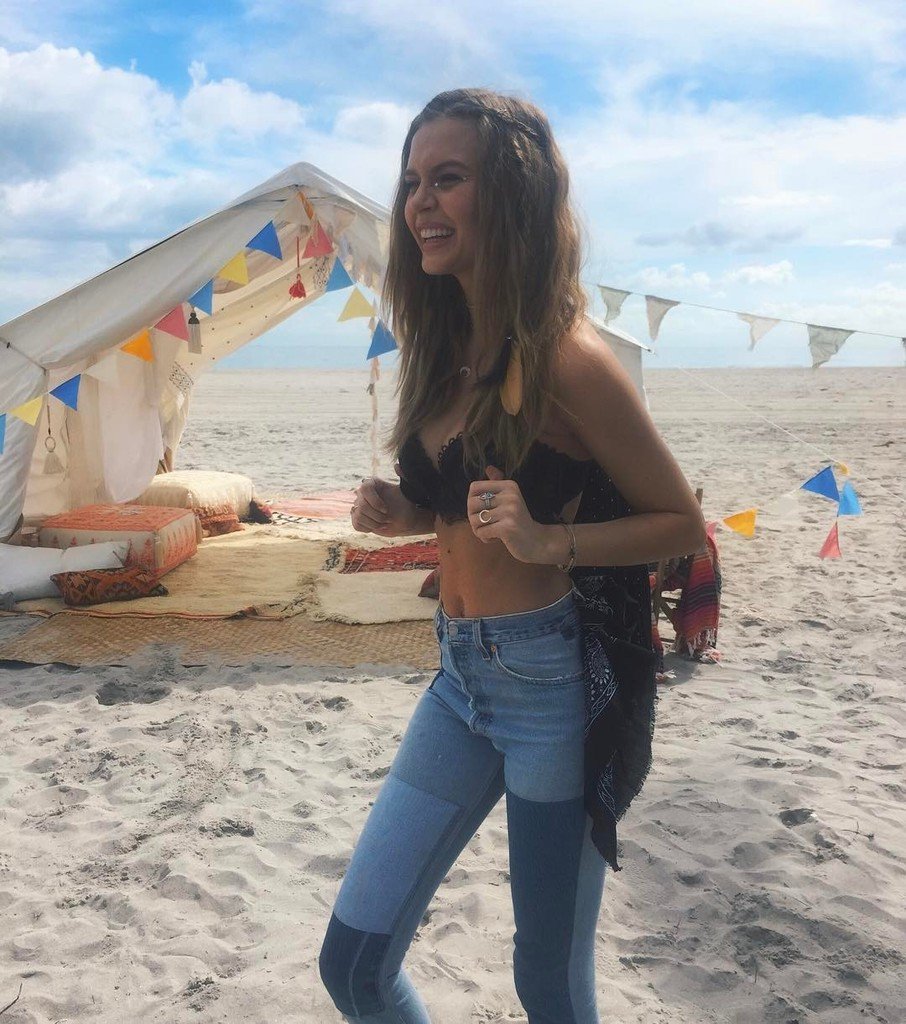 JosephinSkriver's tweet photo. Is it festival season yet?? 📸: @elizabethsulcer https://t.co/vvtPkTpEHv