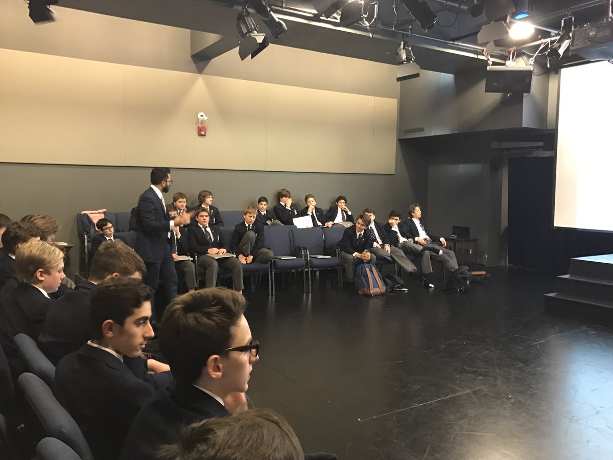 RachelDeBlois's tweet image. @mRKoteacher teaching @RoyalSGC Gr9s re: Social Buisness models, mission  statements+more 4 their #FYProject! #socent @mkryshtalskyj