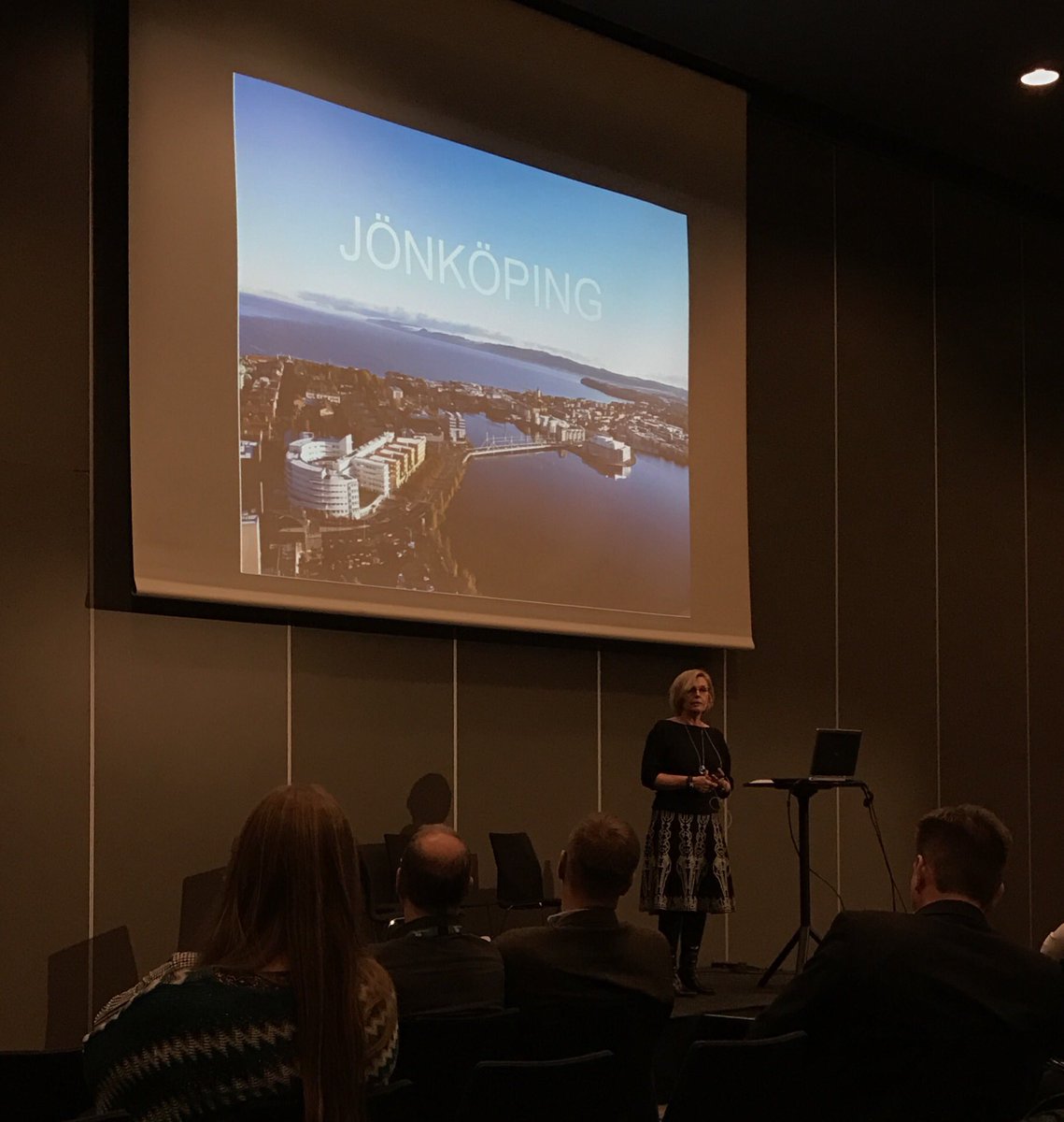 Eva_Ahlin's tweet photo. Ann-Marie Nilsson, Jönköpings kommunstyrelseordf, pratar om bostadspolitik och förenklade processer på #kommundagar https://t.co/DI3KcgU4J9