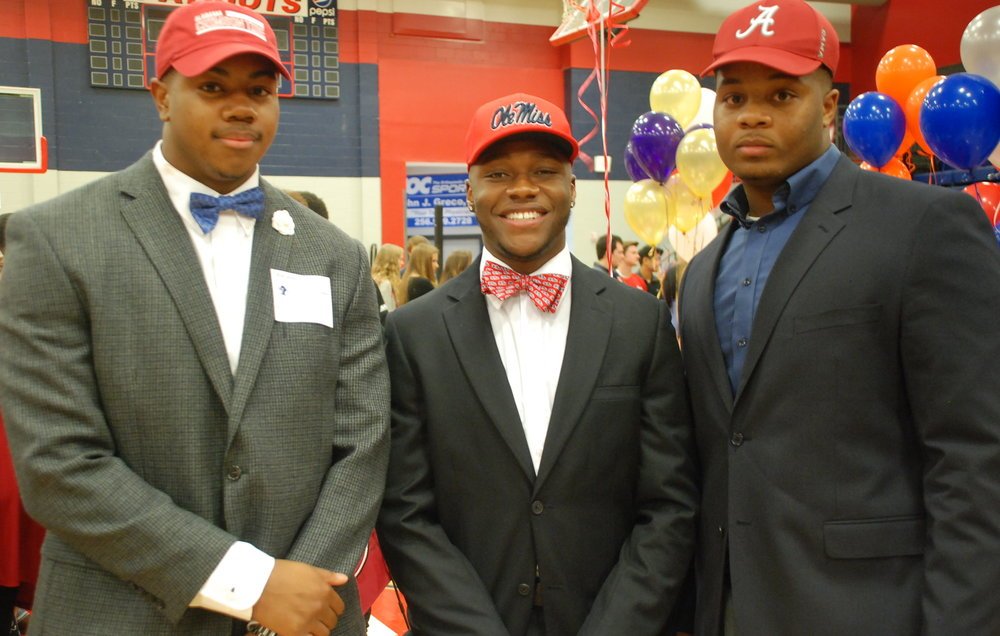 lbvaught151's tweet photo. @LabryanRay @KendallRandolp1 teammates again for 1st time since Discovery; Madison has 3 sign w SEC for first time https://t.co/ax1m5bnSao https://t.co/kjJSM5tf3C
