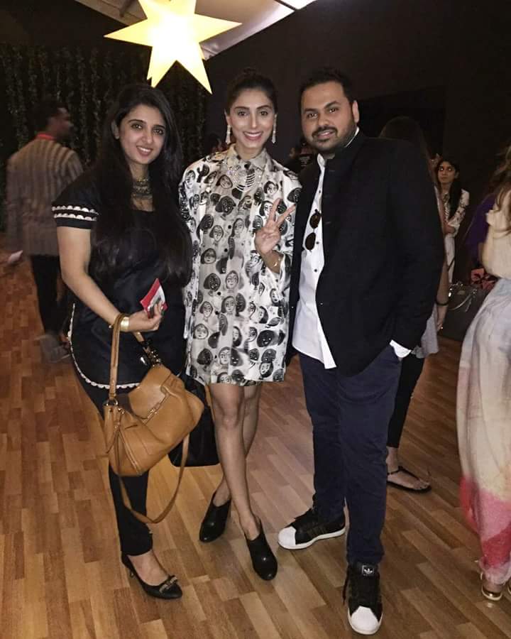 SVACouture's tweet photo. Our designers Sonam &amp; Paras Modi pose with the lovely @PerniaQureshi at @LakmeFashionWk https://t.co/4PXFpBb43B