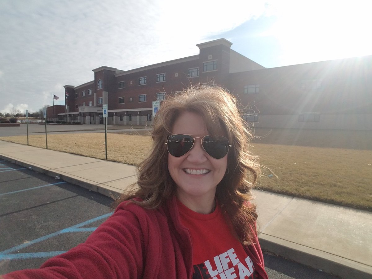 BotkinNatalie's tweet photo. Supporting AHA Go Red Day to help raise awareness about heart disease.  #❤health #RepMoHasHeart
@AHA_Missouri @AHAMidwest  @RepublicSchools https://t.co/twncuQEPx9