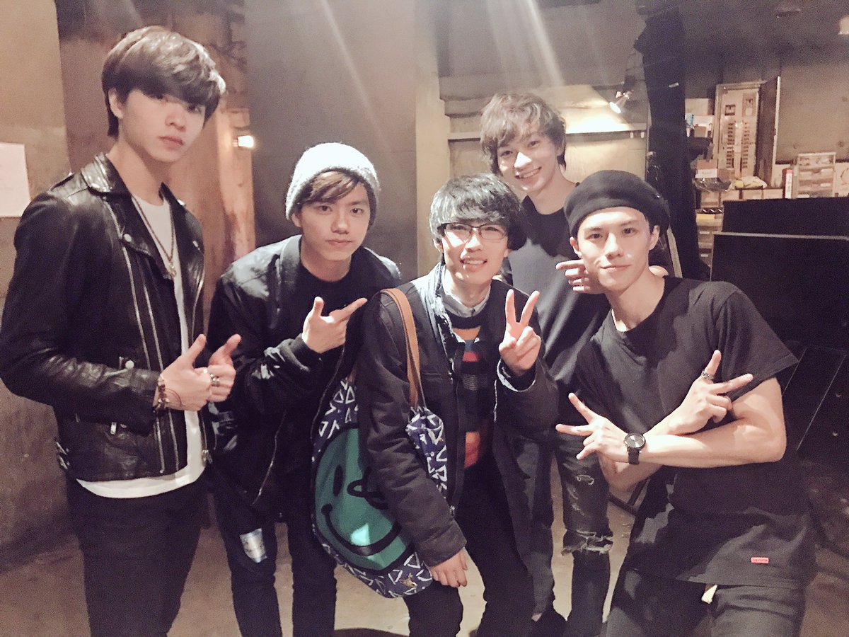 noovystaff's tweet photo. 共演のみなさんと😎🤘✨バリエーションに富んだ音楽とパフォーマンスでたくさん勉強させていただきいただきました🙏✨🙃来てくれたみんなもありがとうございました🙈✨☺️次は来週水曜渋谷HMVのリリイベです‼️🤘
#noovy
#therouges
#ゆうれいのいのち
#佐藤隆
#台湾 https://t.co/4ednmUOrzn