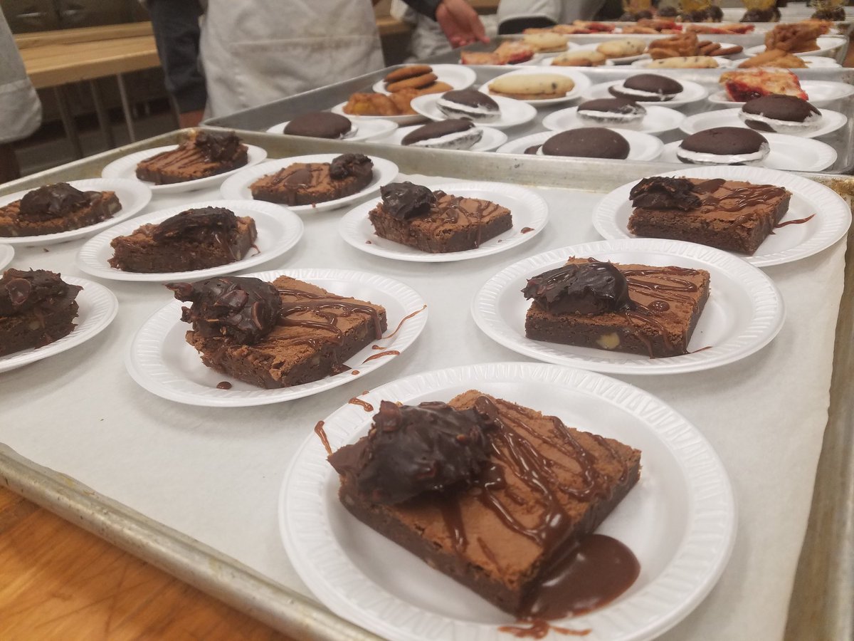 MlecCulinary's tweet photo. Boston creme cupcakes, cherry pie, chocolate brownies, and more desserts will be served at lunch! #MLECCulinary https://t.co/V2YKeYXs9q