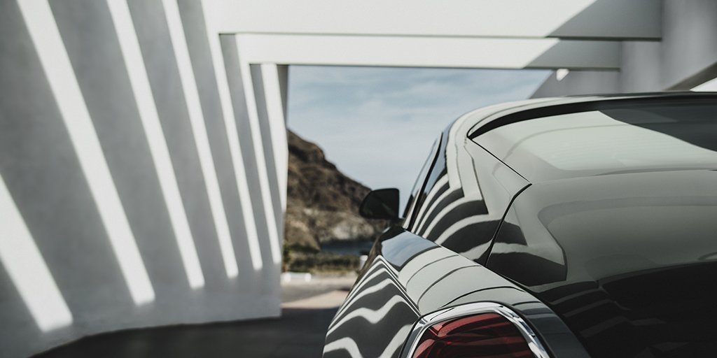 rollsroycecars's tweet photo. Bold and imposing yet sleek and refined, Wraith reflects the discerning, enviable taste of the driver. https://t.co/CT8izz4K6d