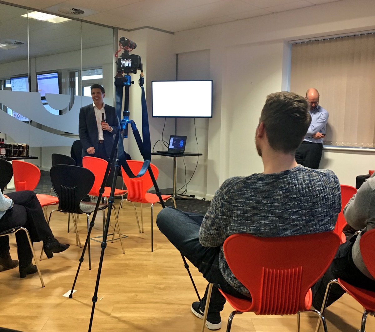 CircleIT's tweet photo. We're delighted to welcome Dr Jonathan Monk from @UoD_IT @dundeeuni discussing all things #Dundee, @Circleit & @DellEMCUKI to #TeamCircleIT https://t.co/YWDEuSds5H