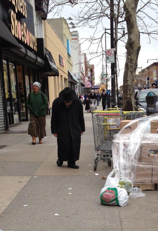 intsarnteneis's tweet photo. @Thebobover @YiddishFeed @hasidic1
בד״א איר וויונט אפשר אין גן עדן @MrBoroPark
בד״א איר וויונט אפשר אין גן עדן? https://t.co/tHiyeLr1Z2