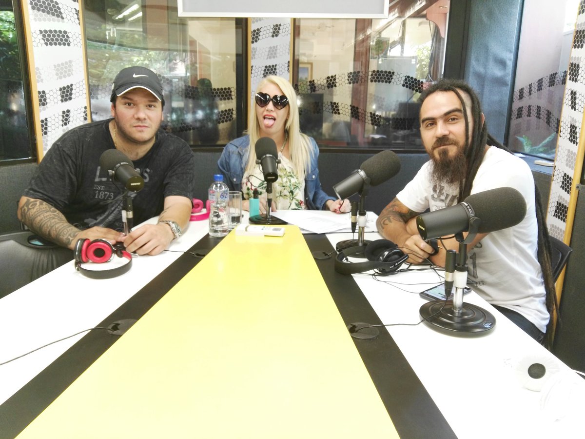 moucumbia's tweet photo. En los estudios de la 95.5 FM con @CarmiMasi y @walterflou  a ver que sale hoy #CumbiaRock https://t.co/HN0f2lUFCF