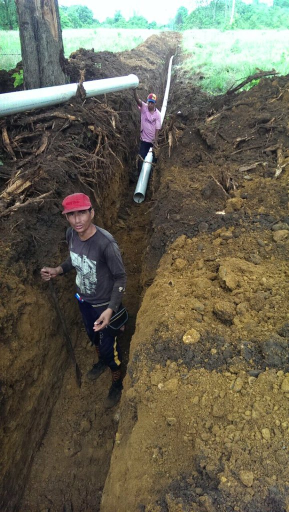 Agricultura_CZ5's tweet photo. #InfoMAGAP |Verificación de avances de obra de instalación de riego parcelario del Proyecto  #JóvenesEmprendedores @COOPROCLEM_CLEM #LosRíos https://t.co/XGxJaOzWwB
