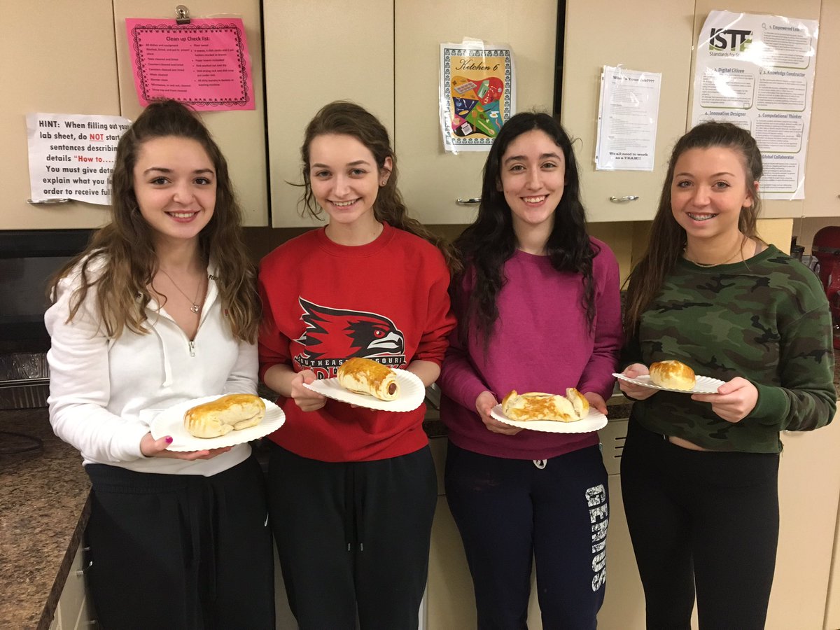 mrsclarkmhs's tweet photo. Foods 3 in Germany Unit made Bovarian Pretzel wrapped Brats with German Mustard dipping sauce. #mhsfoodie @MSD_IIA #msdiia https://t.co/dV5n921i5y