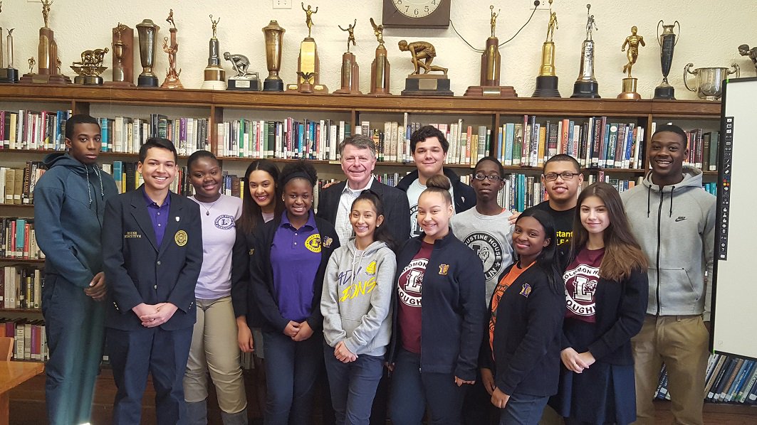 LoughlinAlumni's tweet photo. This morning a few of our talented students had the pleasure of having breakfast with 1973 Loughlin Alum, Brian C. Connolly! https://t.co/TdeEk8ulIj