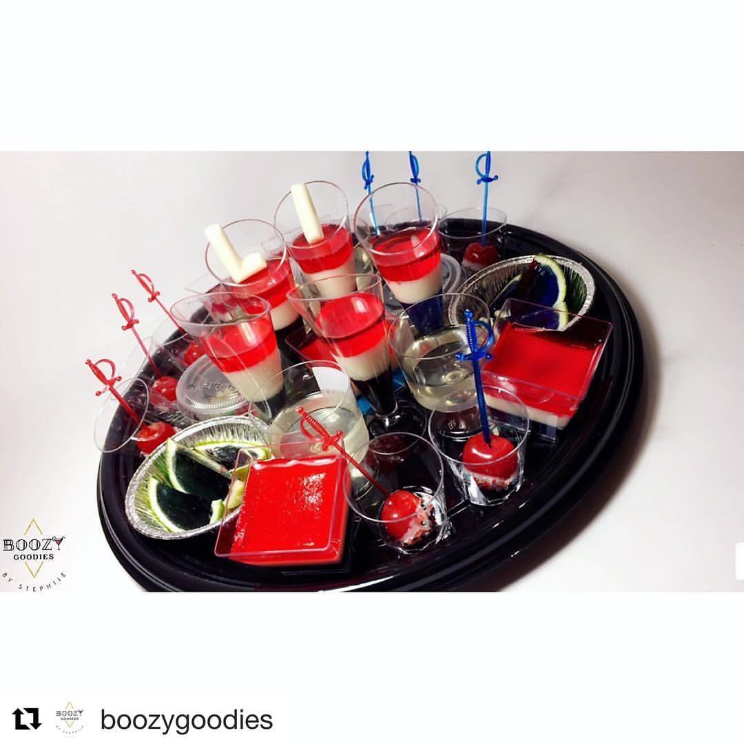 boozygoodies's tweet photo. Order your #boozyGoodies #SuperBowl Party Platter for $45.00! This Falcons vs. Patriots theme is sure to encourage some booozy team-spirit. https://t.co/SUprf1JJkM