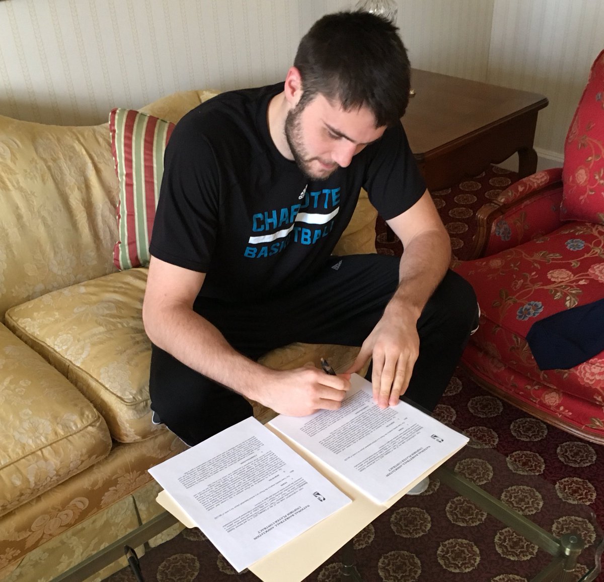 hornets's tweet photo. Signed ✅ Sealed ✅ Delivered ✅

Welcome to #BuzzCity, @miketobey10! https://t.co/PT9T64n7of