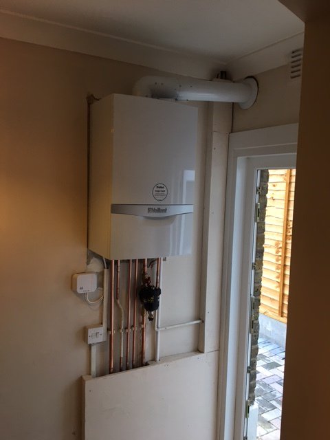 rjgasheating's tweet photo. Replaced Old Vaillant for a new Vaillnt EcoTec 825 with Fernox TF1 Filter https://t.co/lra2x6GPlT https://t.co/eUYOtS5PKe