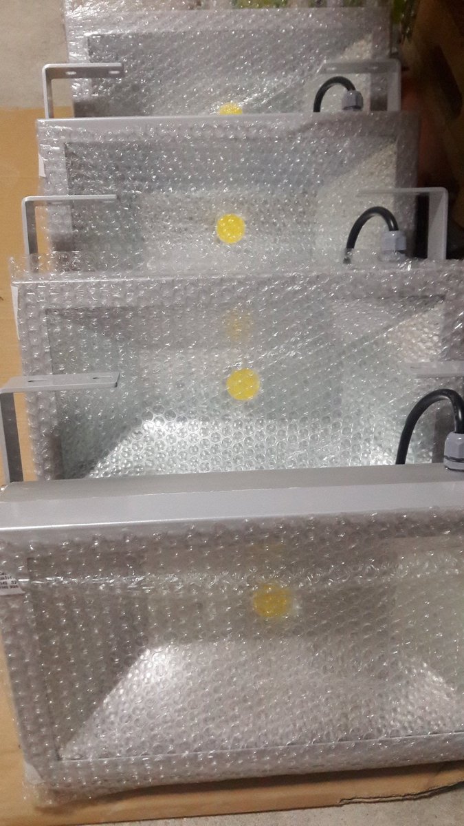 Endüstriyel Alanların En yüksek performanslı Armatürleri #LED  Projektör 200 watt %75 tasarruf 28000 lümen değeri ile En iyisi #Aydınlatma