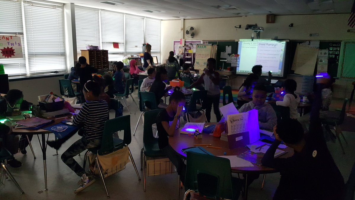 MissMcMillon's tweet photo. 3rd graders #light into a good book! #bcpszone_4 @flesbcps https://t.co/09Is7I5X69