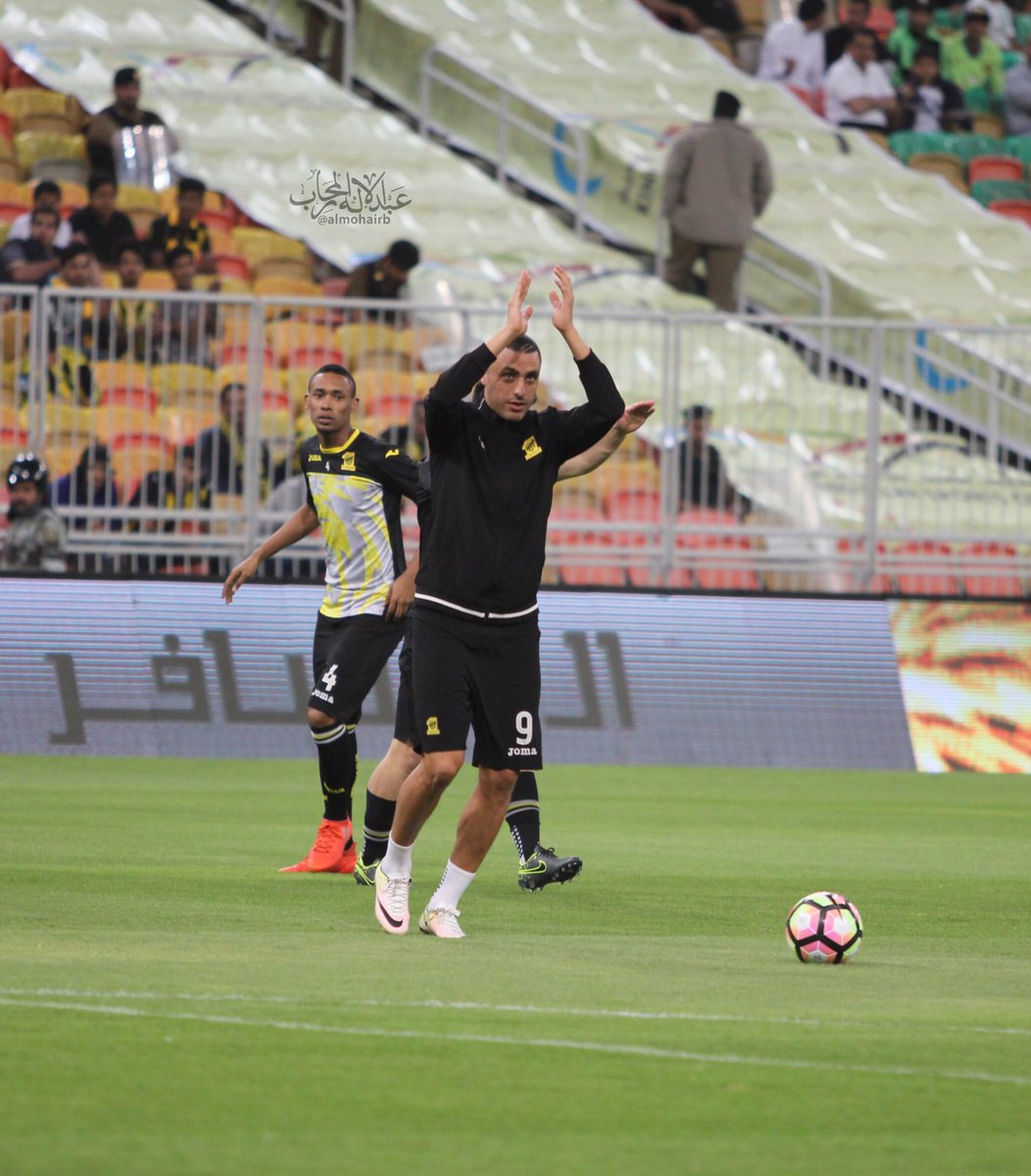 abodsaad13's tweet photo. #الاتحاد_الاهلي 
•
•
تحية كبيرة جدا من الجماهير وخاصة للعكايشي 😍💛 https://t.co/YblOSzNmax