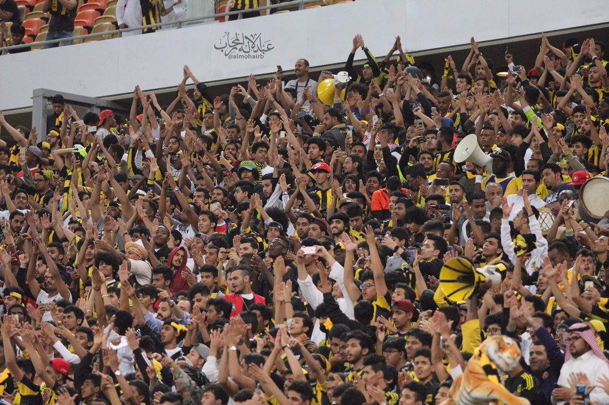 abodsaad13's tweet photo. #الاتحاد_الاهلي 
•
•
تحية كبيرة جدا من الجماهير وخاصة للعكايشي 😍💛 https://t.co/YblOSzNmax