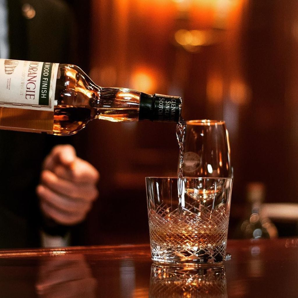 EHEKoeln's tweet photo. Happy Friday evening - our Piano Bar is waiting for you! 🥃 #luxury #pianobar #leadinghotel… https://t.co/NnzXhuFcb1 https://t.co/HOviViZ18e