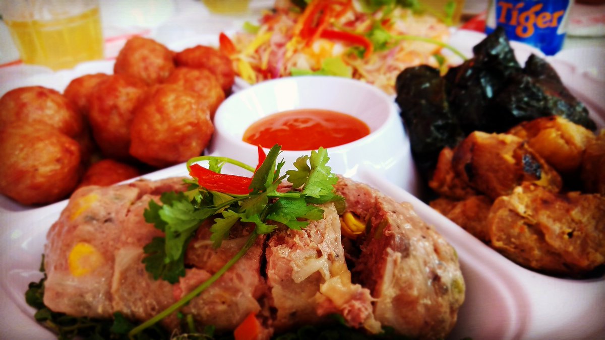 ntvblog's tweet photo. Vietnamese food #vietnamesefood #foodshare #foodshot #fooddaily #fooddiary #foodforfollow #foodporn #foodie #likeforlike #foodlover https://t.co/mrA1HZVKji