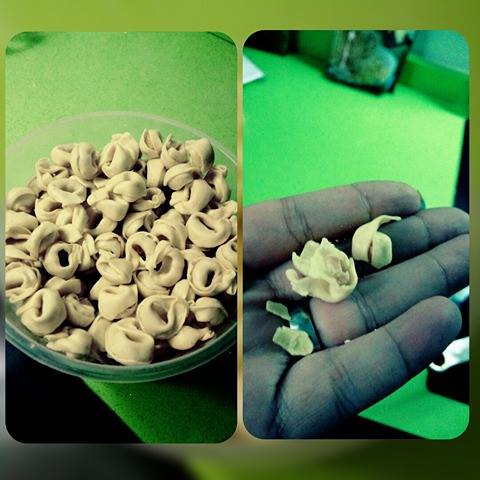 uatdaflan's tweet photo. Día 1:
Paki: no sé si son de carne o de verdura (Puki lo prueba)
Puki; sabe a queso
Paki: no hay de queso
#Twittermecagoentus140caracteres https://t.co/uMgOXGJISD