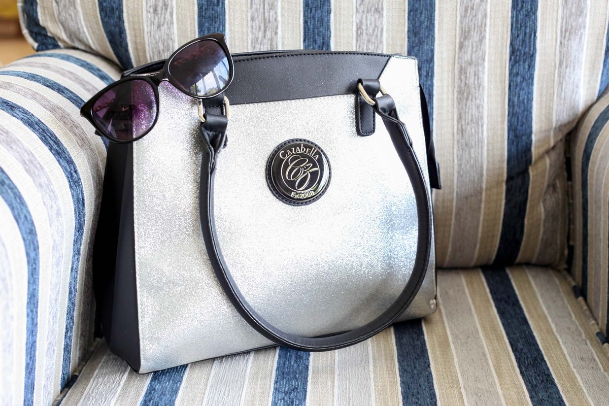 Cazabella_SA's tweet photo. Black Satchel with silver glitter panel. H138-00  @R695
#handbags #cazabella #instabags #glamorous #style #fashionista #baggram https://t.co/EokCFkaLVS