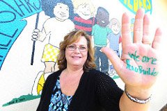 ICMC_news's tweet photo. Messages of hope coming from our friends in #ElCajon, California - a community hosting a high number of refugees #HandsOfMercy https://t.co/nxCy1cesDt