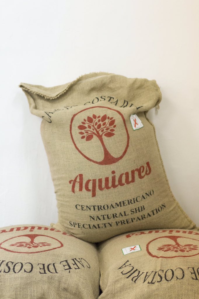 From Turrialba (Anahí, Onna founder's hometown 😉) in Costa Rica comes a very special coffee freshly roasted. Come enjoy this genuine lot!