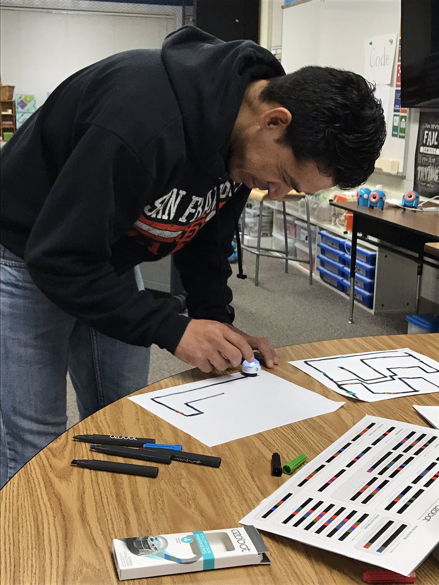 MrsKChia's tweet image. Mr. Ted stopped by &amp;amp; had to meet our Ozobots! #roboticsisforeveryone #codingatallages #carltonusd #usdlearns