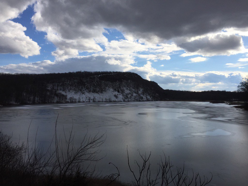 petermarteka's tweet image. Slushy Black Pond. #Meriden #WinterFail