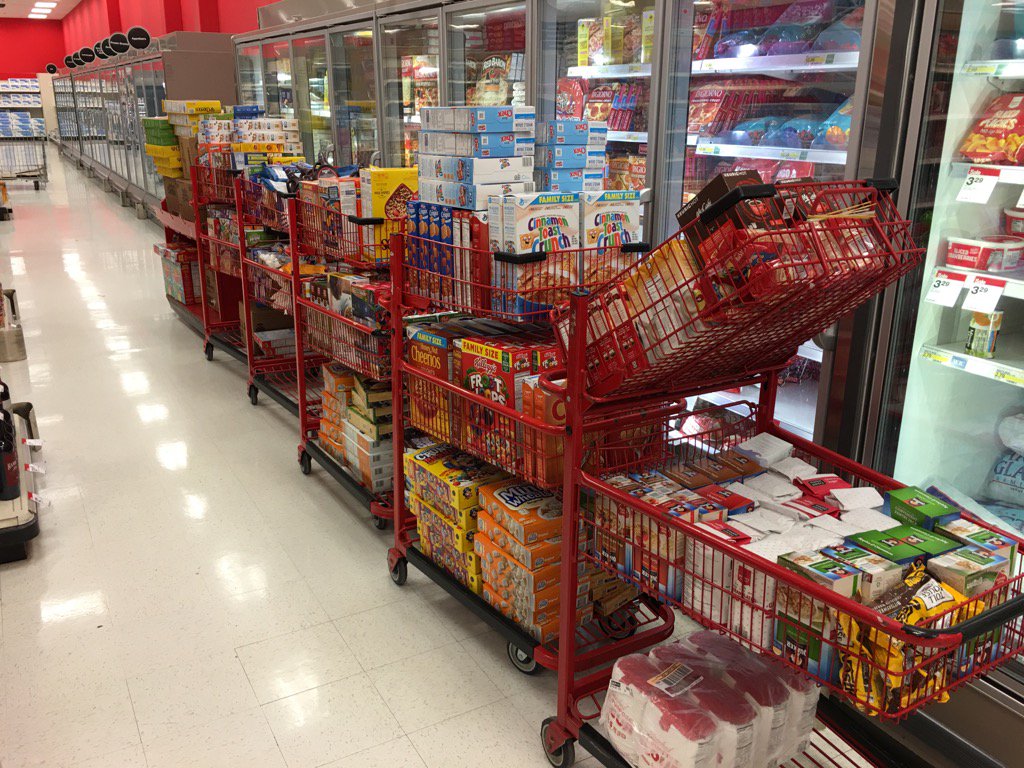 Filling up T1444! Droppin those man cafs! <a href="/JaxBackes/">Jackie Backes</a> @TeamSDodd <a href="/amandadeane3/">Amanda Walls</a> <a href="/RobHildebrant/">Robert Hildebrant</a>