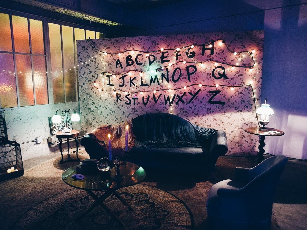 legeekcestchic's tweet photo. Hier soir nous devions trouver le mot de passe pour accéder à la #secretparty 😱 Au top la mise en scène ✌ #houseofmask #cubanisto https://t.co/9PrtNOlRqX