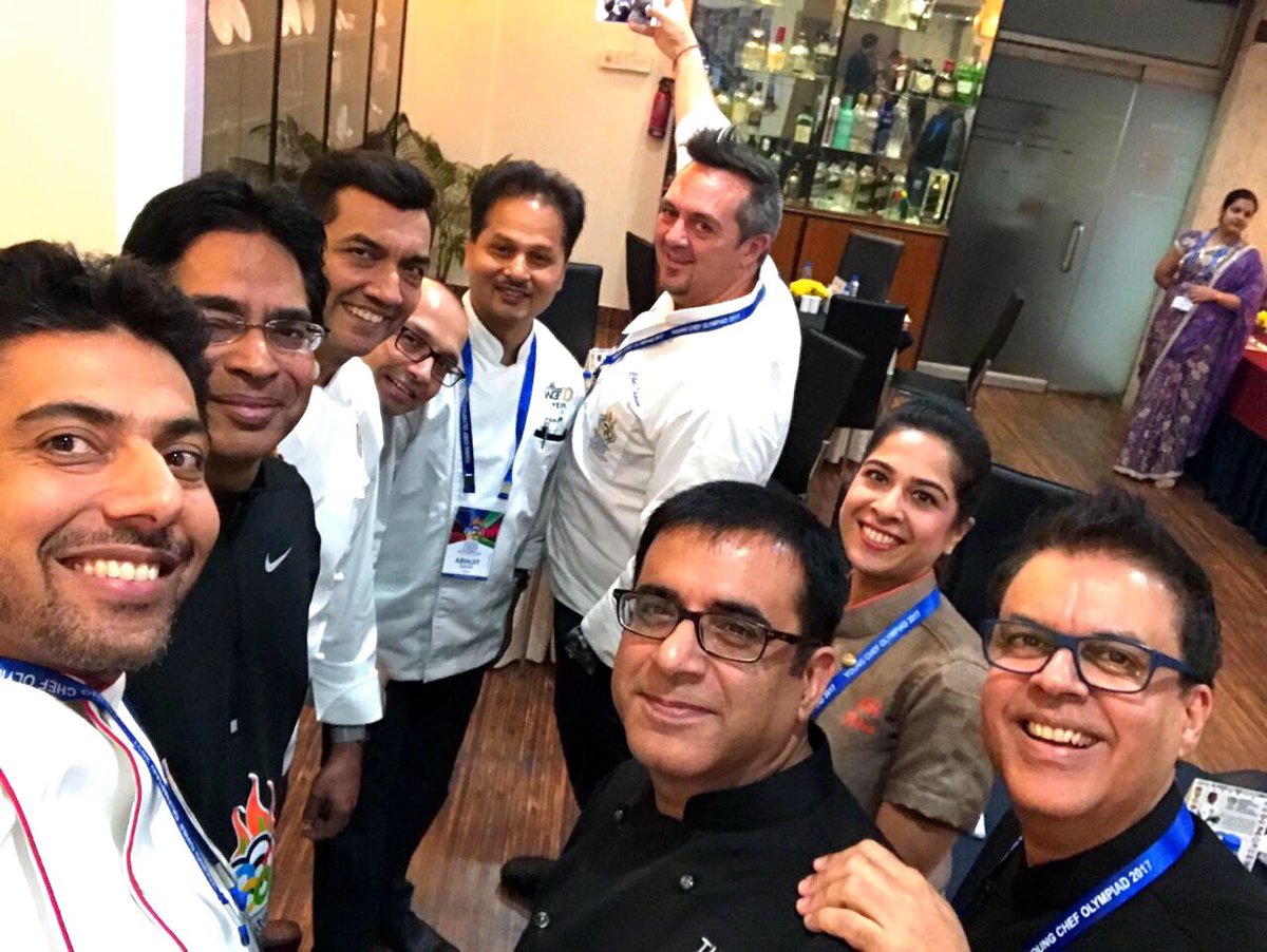 ranveerbrar's tweet photo. And that's our 'double-edged' selfie from yesterday :) https://t.co/UaWOeGQi6V