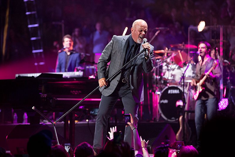 ISCDsignConcept's tweet photo. Billy Joel to play Lambeau Field. #AmericanExpress Card Members get early bird special. Check it out https://t.co/422bNX1d6s
#Amex https://t.co/Biyy3Zwrdl