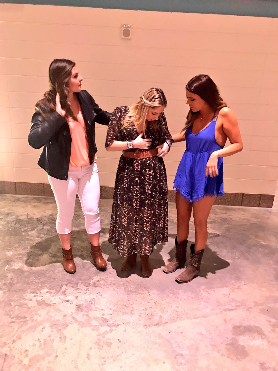 haywags17's tweet photo. "You see they're my best friends, They're the life I live" #EricChurch #DysfunctionalFriends https://t.co/XJhu2owukp