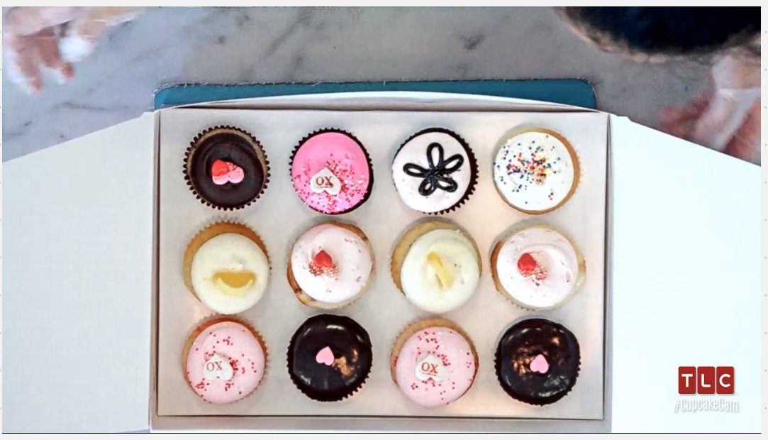 GTownCupcake's tweet image. We spy a #RaspberryChocolateChip in this dozen! #CupcakeCam #PackingCam #LIVE