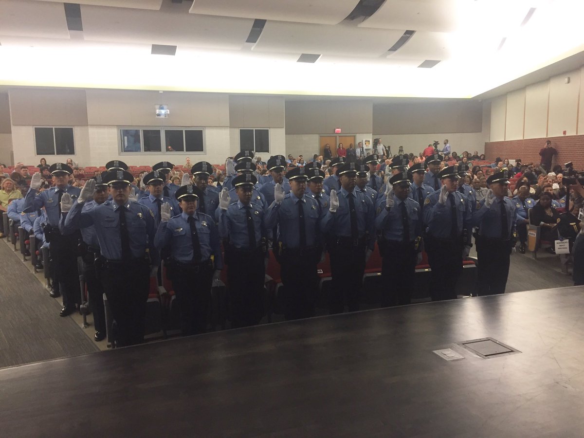 USAttyPolite's tweet photo. Congrats to Recruit Class 177.  @NOPDNews is getting stronger. https://t.co/TuqlVw51BB