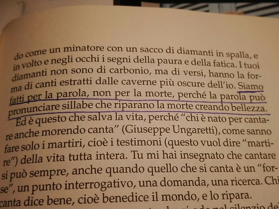 VitaIaia's tweet photo. Incantata dal respiro di #leopardi sublimato dalle parole di Alessandro D'avenia e del suo #lartediesserefragili. https://t.co/VbLlChOCkd