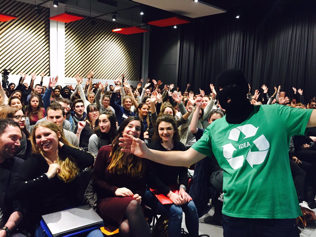esupcomParis's tweet photo. Merci @joelapompe pour cette conférence! Une vrai leçon pour nos créatifs: curiosité, culture créa et originalité 😉
#MCEsupcomParis https://t.co/a7xT5fiWoj