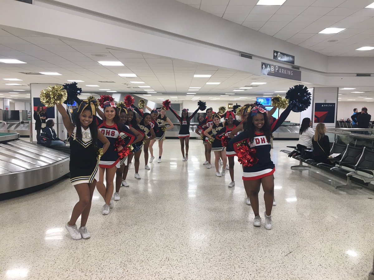 iah's tweet photo. #WelcomeToHouston #Sb51 @AldineAthletics https://t.co/g0DQA0vZ5d