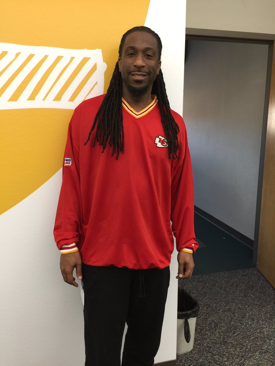 1Stormin1Norman's tweet photo. Thank you Maurice for getting some KC love in the office! #LifeAtAtt #Blitz2020 #reppinnorman https://t.co/QltLhOCFUT
