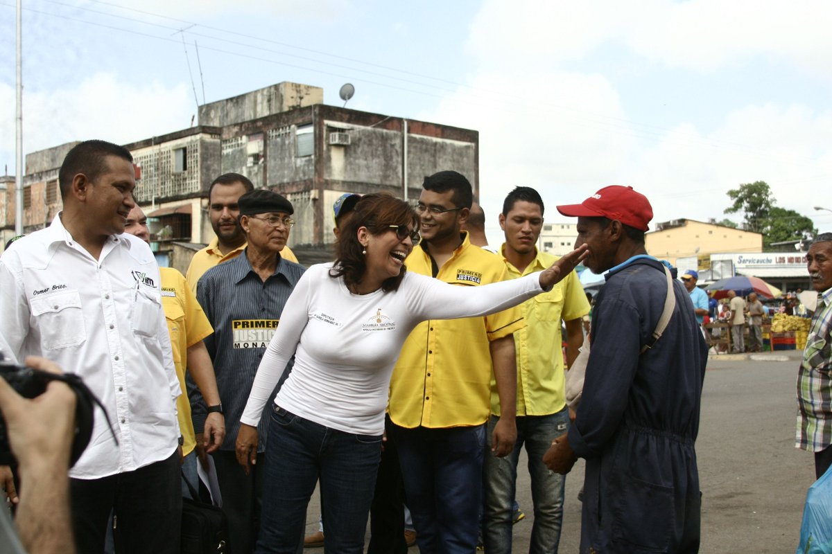 vimmonagas's tweet image. Vim apoyando a nuestros Dip.@MariaGMonagas @JoseAMendozaPJ @TomasGuanipa en la visita al mercado municipal donde hubo mucha receptividad!