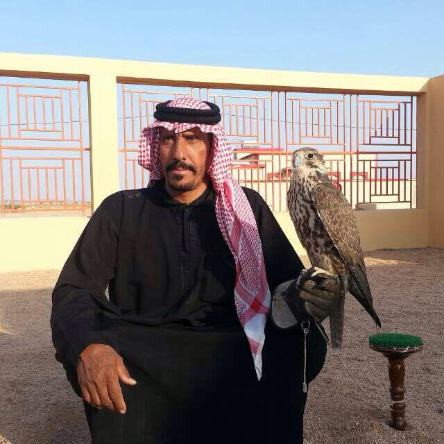 نبارك للشيخ نشمي رحيل البدري العرماني تحقيقه المركز الأول بمهرجان النايفة للصقور بمنطقة القصيم وسيكون غداً السبت حفل بمخيم النايفة بالأسياح